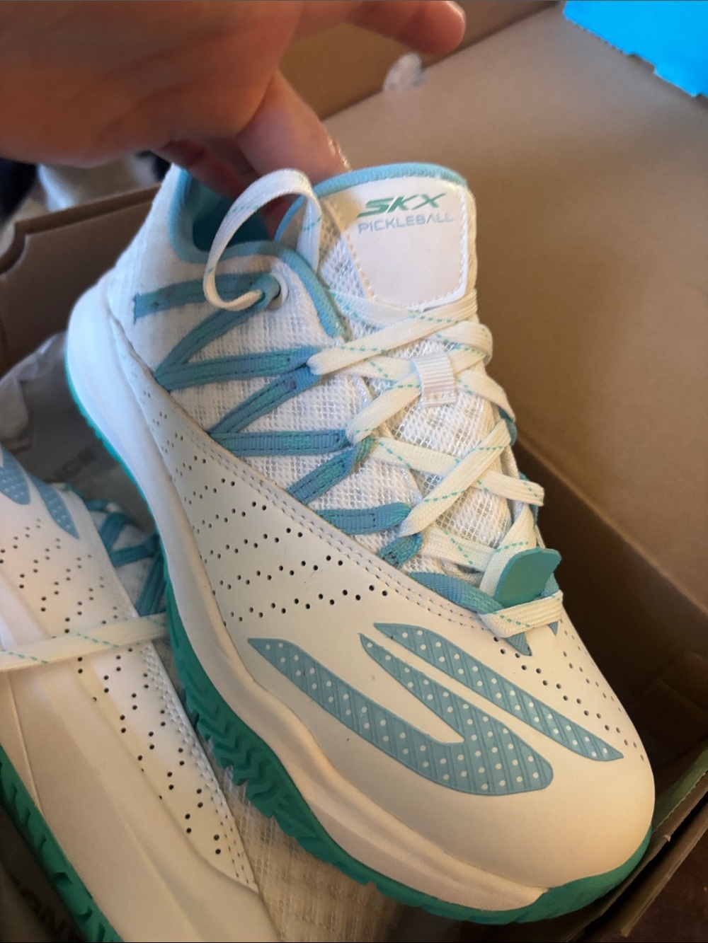 New never worn Skechers White and Teal Women's Pickleball Sneakers